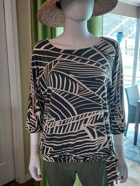 Chico's Olive and Cream Boatneck Leaf Pattern Tunic with Side Tie. Chico's (0) 4